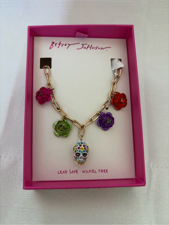 Betsey Johnson Jewelry - NWT Betsey Johnson Gold Chain Necklace w/ Multicolor Flower Charms & Crystal Sku